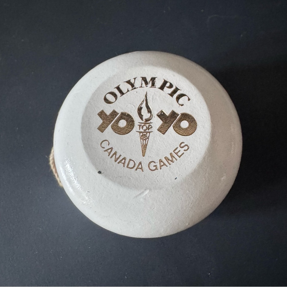 ORIGINAL YO YO OLYMPIC CANADA GAMES GENUINE MADE SWEDEN VINTAGE TOY WOODEN